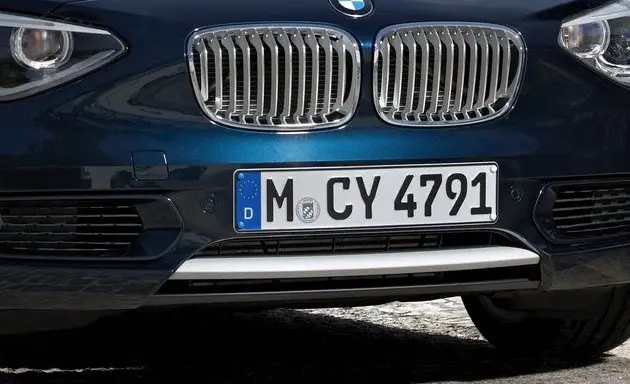 Achetez Aujourd’hui Barre cache centrale de pare-choc « Urban » pour BMW Série 1 F20 F21 Phase 1