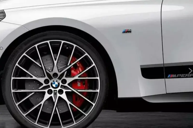 Remise Logos noir brillant (x2) BMW M d&rsquo;aile avant pour BMW Série 1 E81 E82 E88 E82 F20 F21 F40 F70