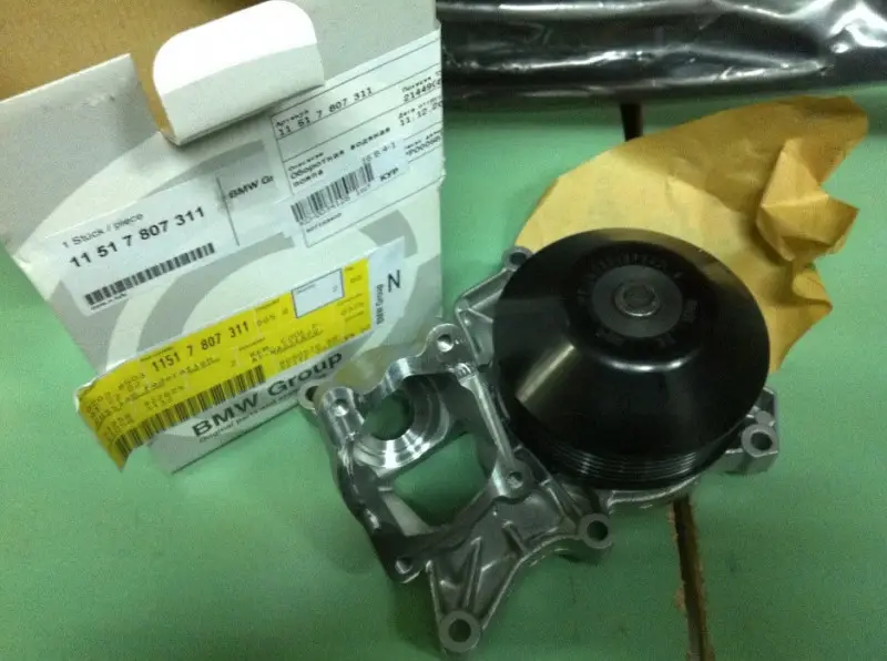 Pompe à eau mécanique avec joint pour BMW Série 3 E90 E91 E92 E93 (18d et 20d uniquement) Meilleure Vente
