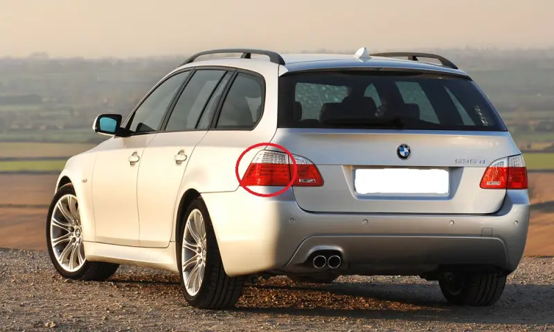 Achat Immédiat Feu arrière panneau latéral (coté au choix) pour BMW série 5 E61