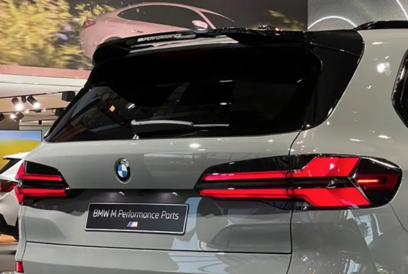 Becquet arrière traversé par air noir brillant (M Performance) pour BMW X5 G05 Acheter En Ligne