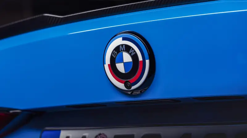 BMW emblème de COFFRE 50 ans M (Ø 82mm / M) pour BMW Série 2 Gran Coupé F44 Pas Cher