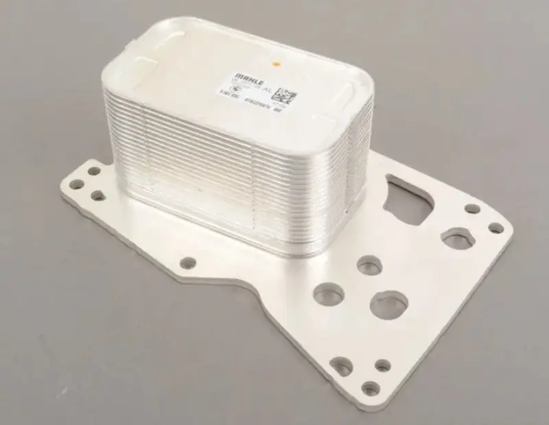 Échangeur thermique de filtre à huile pour BMW Série 1 F20 F21 Série 2 F22 F23 (diesel uniquement) Vente Flash