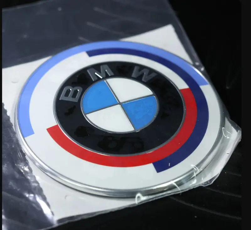 Prix Promo BMW emblème de COFFRE 50 ans M (Ø 74mm / M) pour BMW Série 2 Coupé F22 Cabriolet F23 M2 F87