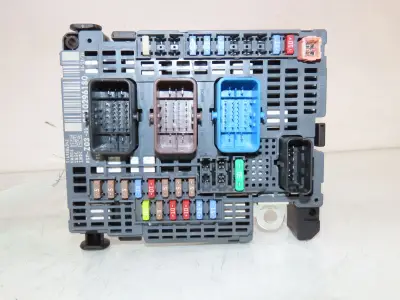 Achat Immédiat PLATINE FUSIBLE AV