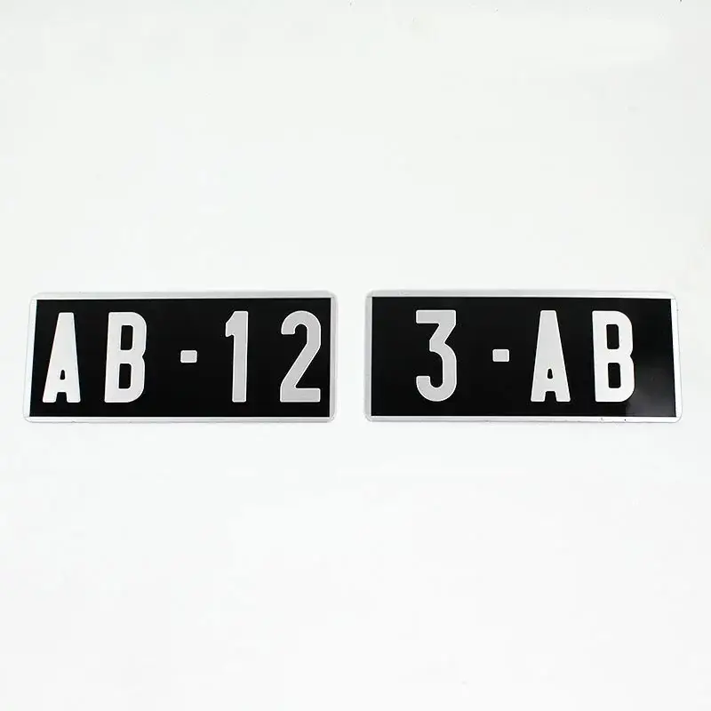 Set de 2 demi-plaques d&rsquo;immatriculation noires rectangulaires Must-Have